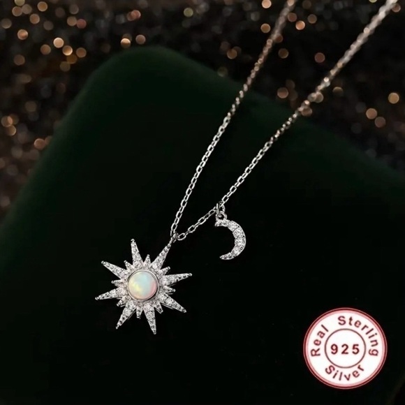 925 Sterling Silver Sun and Moon Opal Necklace New in Packaging - Picture 1 of 7